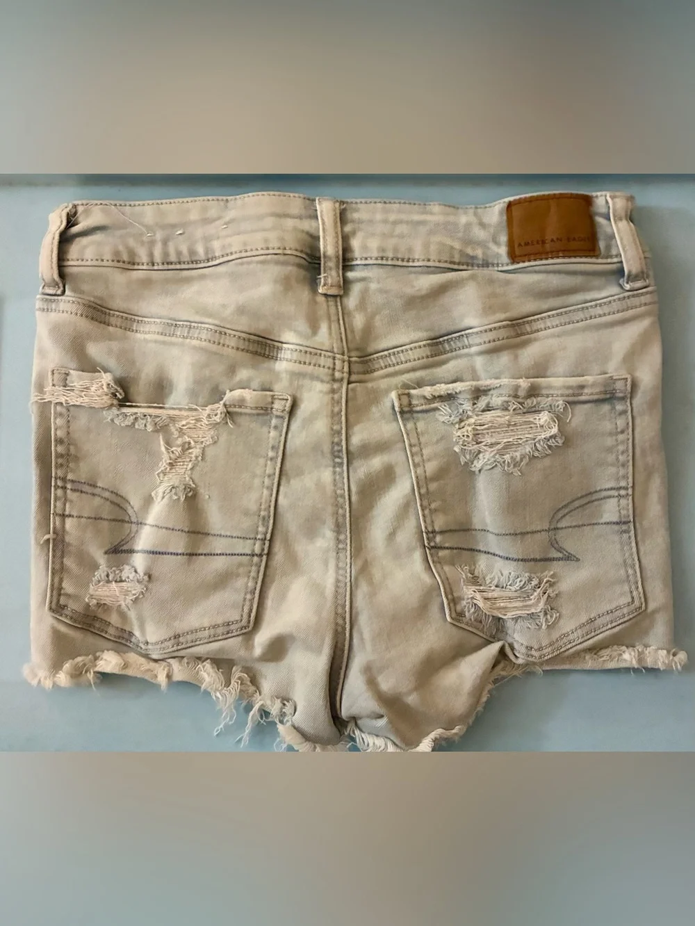 AMERICAN EAGLE Distressed Women's Denim Shorts in light blue 🌸